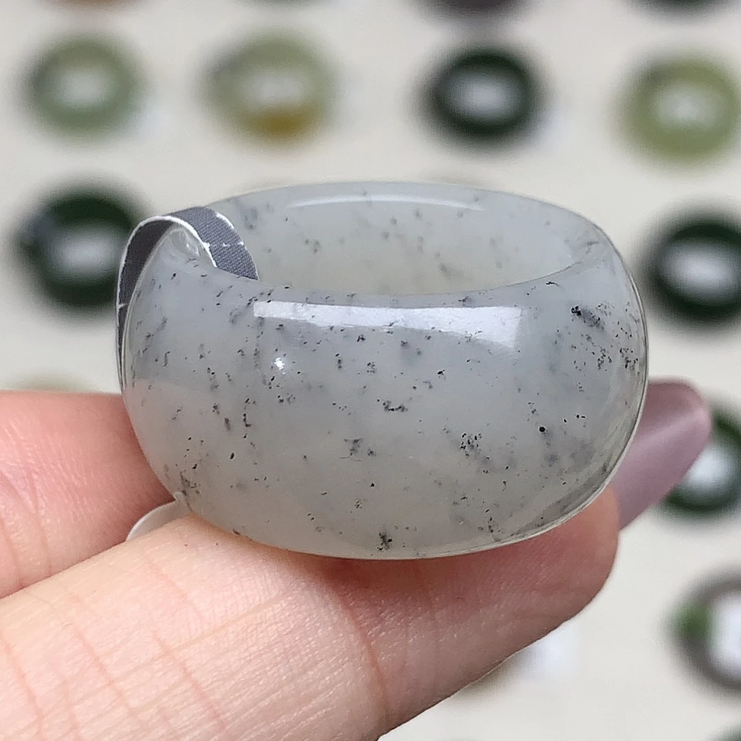 未镶嵌戒指和田玉