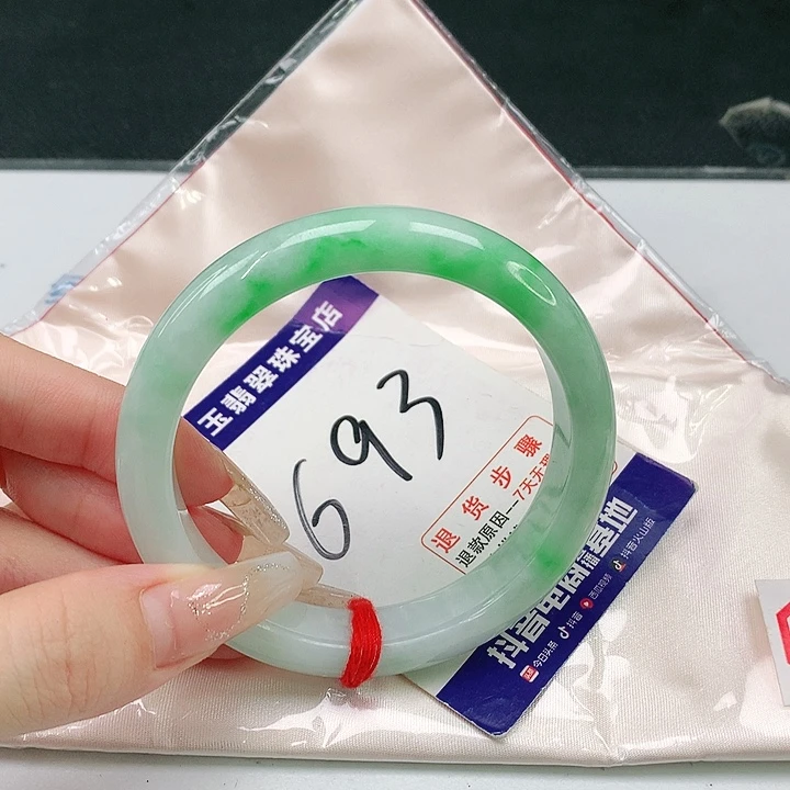 翡翠手镯未镶嵌翡翠手镯