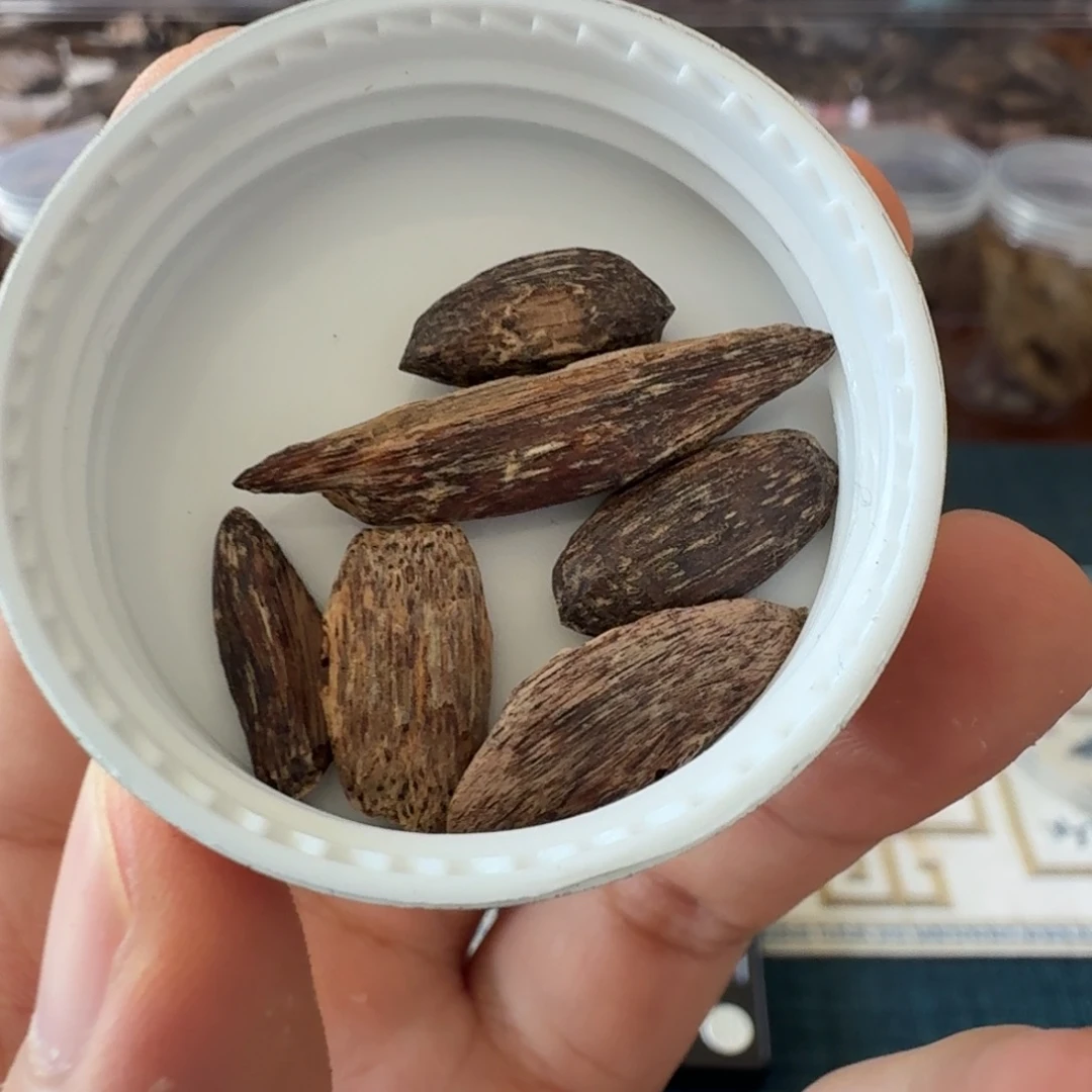 沉香海南黄油格瓜子