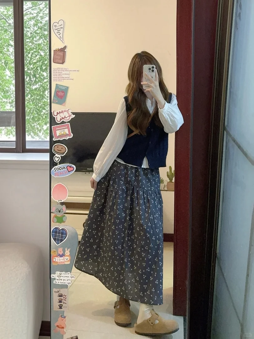 2025秋季搭配一整套韩系穿搭慵懒学院风叠穿马甲衬衫碎花裙三件套