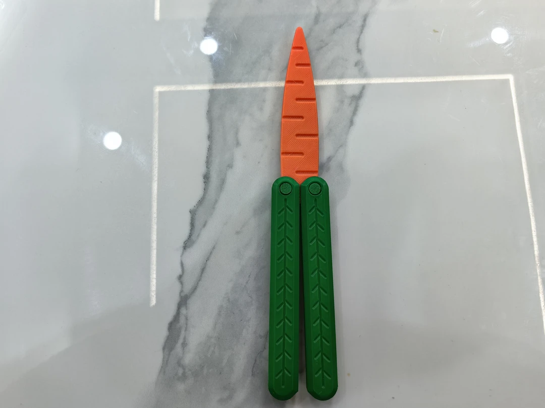网红重力3D塑料胡萝卜蝴蝶刀学生解压玩具甩刀训练儿童折叠