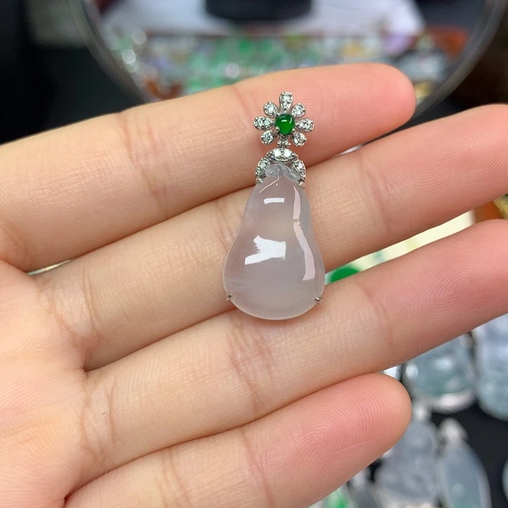 翡翠18K金镶嵌颈饰翡翠