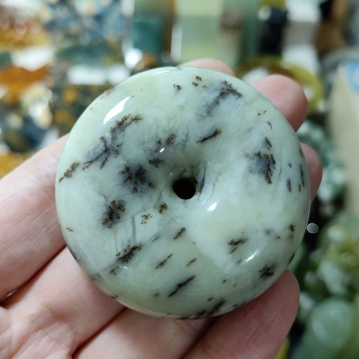 岫玉未镶嵌平安扣