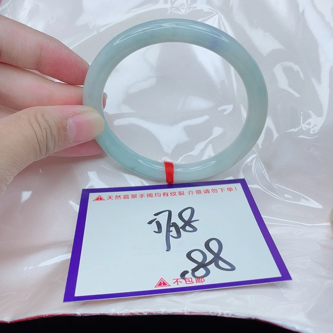 翡翠手镯未镶嵌翡翠