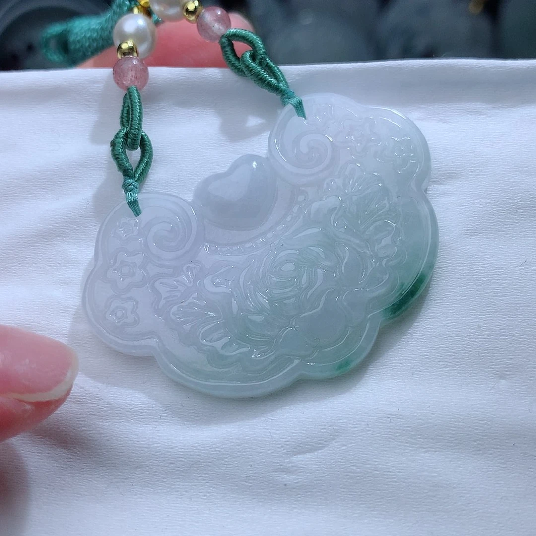 翡翠颈饰未镶嵌4092。