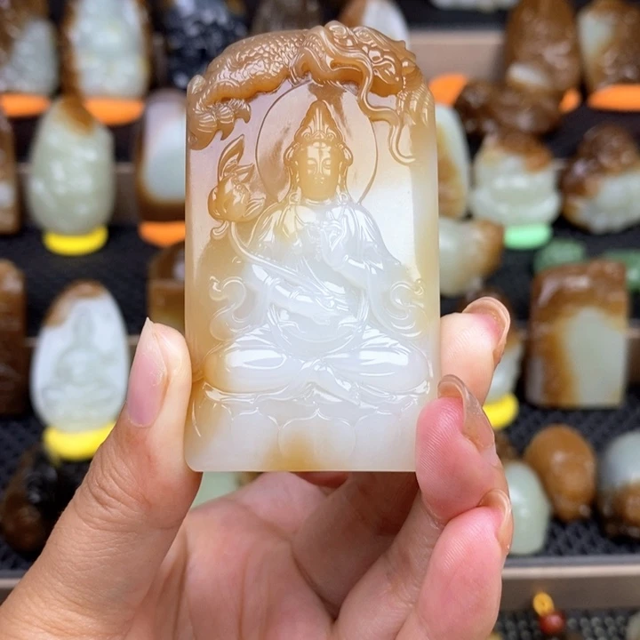大***修和田玉未镶嵌颈饰