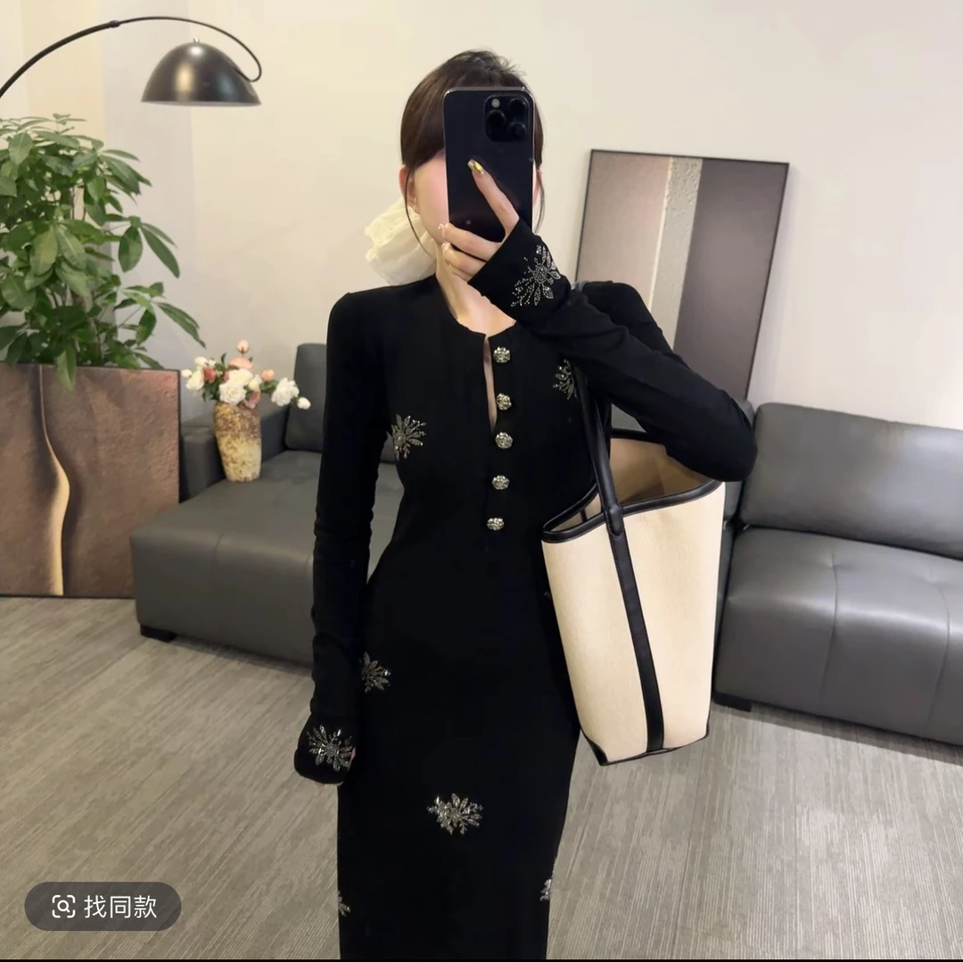 秋季新款亮闪闪烫钻高级感V领长袖黑色连衣裙设计感