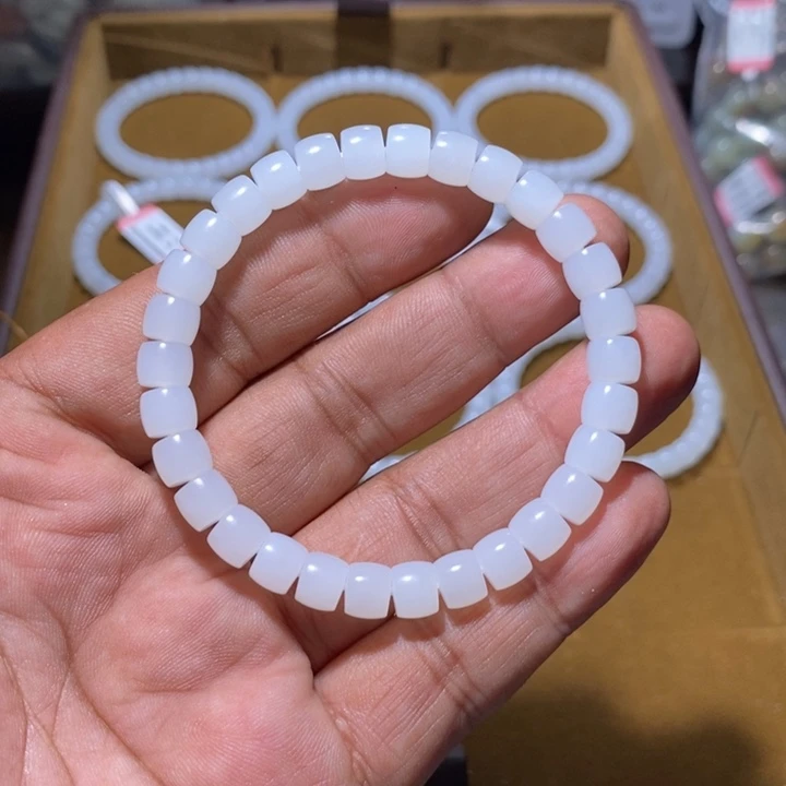 用***4和田玉（白玉）未镶嵌颈饰