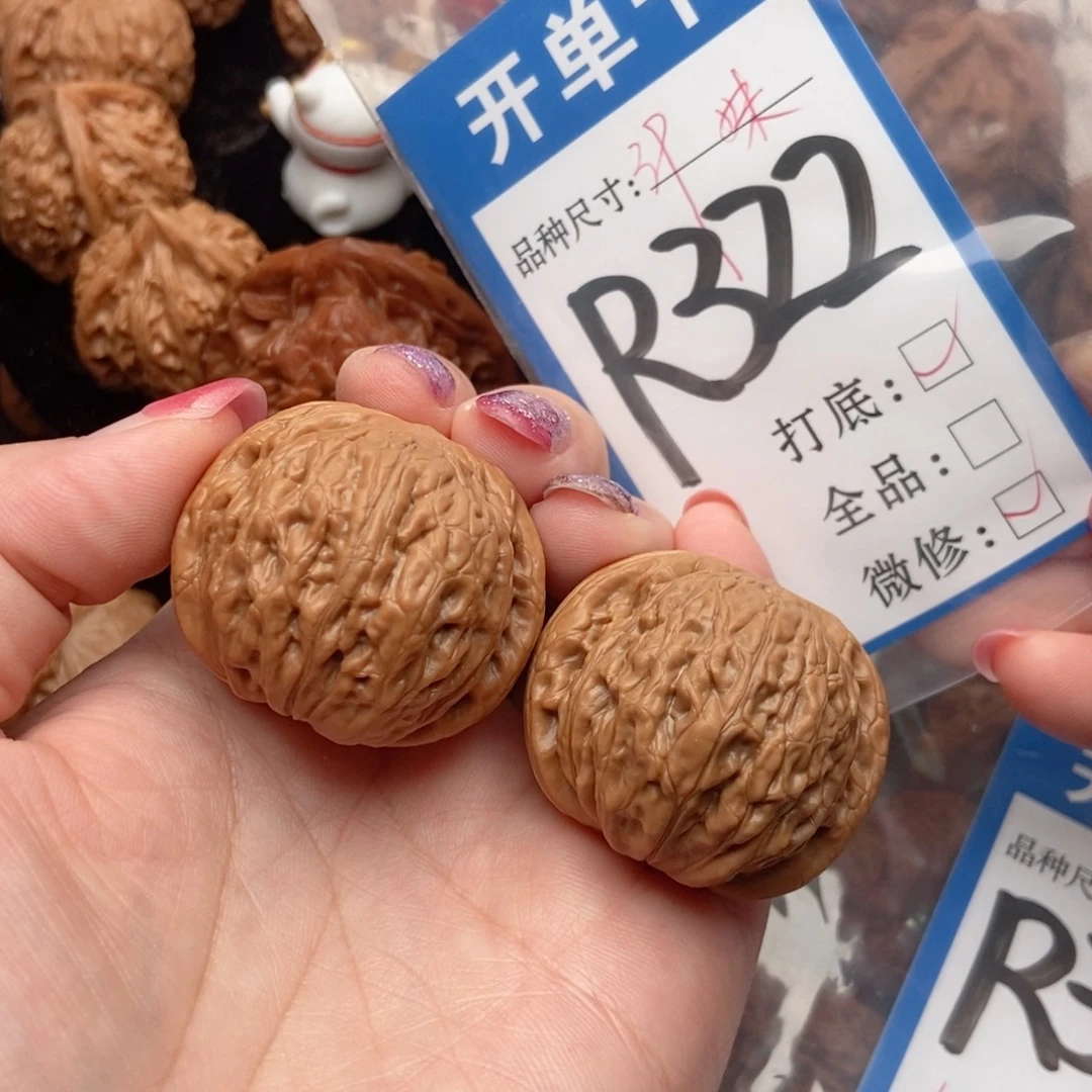 W***c桃核吊坠核桃铁锤妹妹