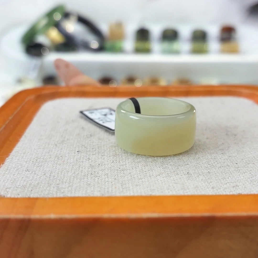 和田玉未镶嵌戒指c30飘糖圆切17.6不退换