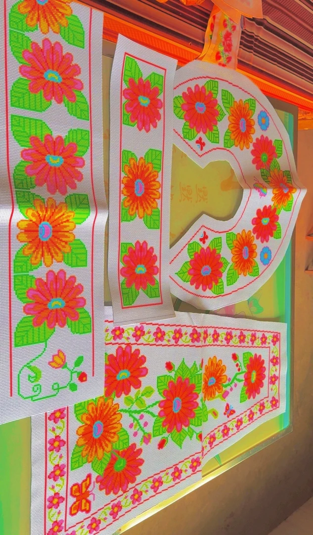 民族服装印花菊花四件套配线。需要自己绣
