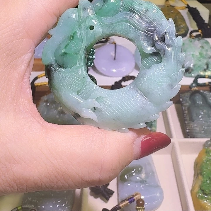 翡翠未镶嵌颈饰A货