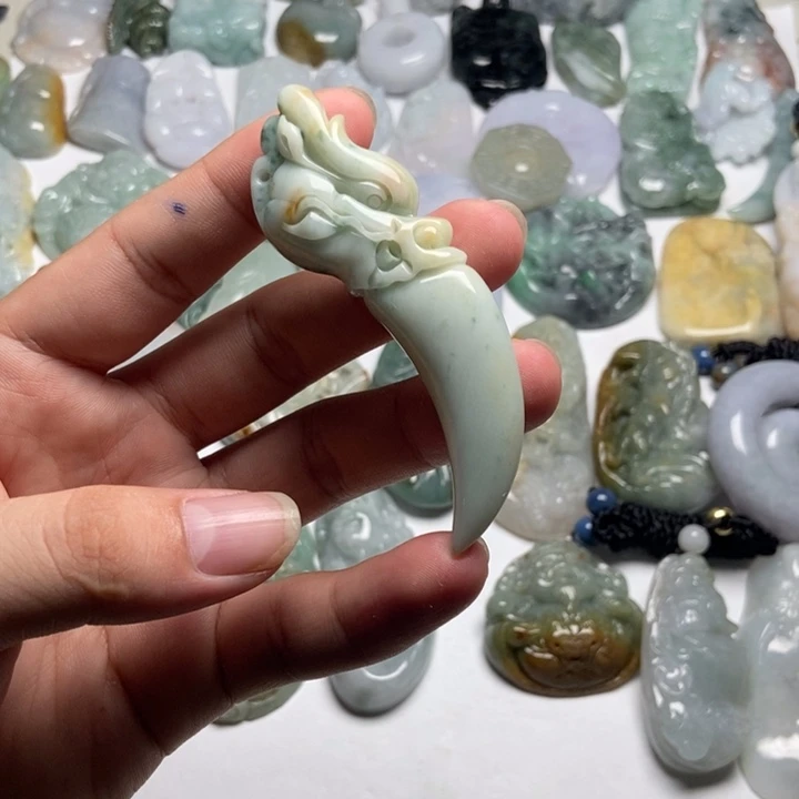 翡翠未镶嵌颈饰龙牙55