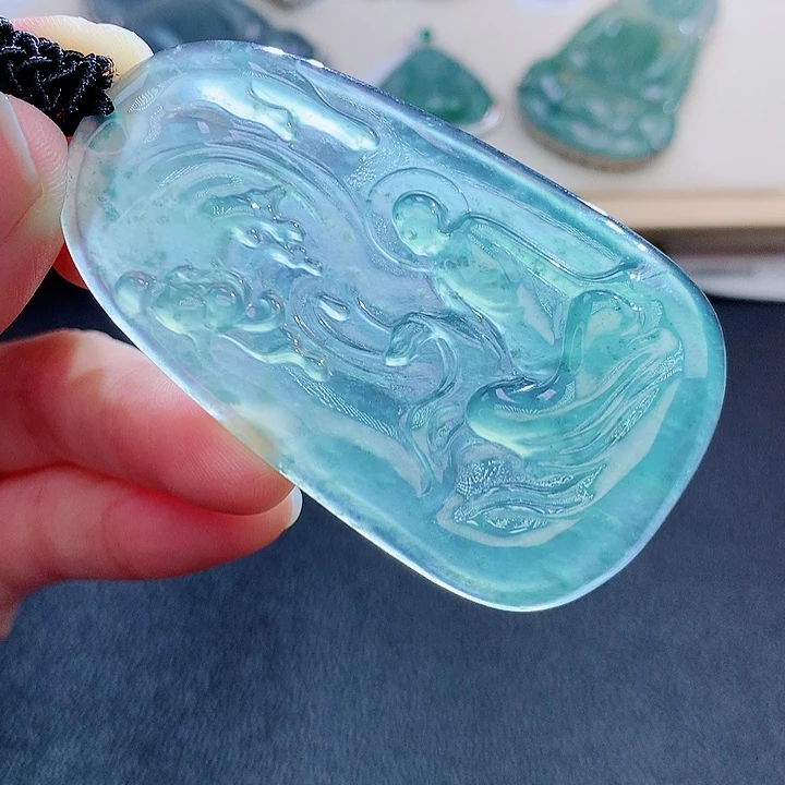 翡翠颈饰未镶嵌翡翠