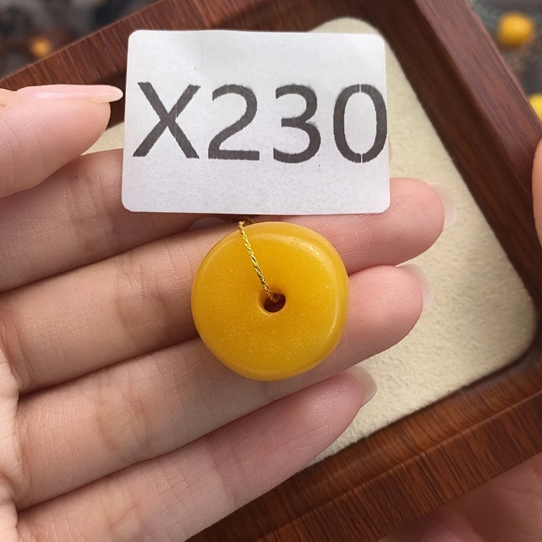 蜜蜡未镶嵌珠宝奇石
