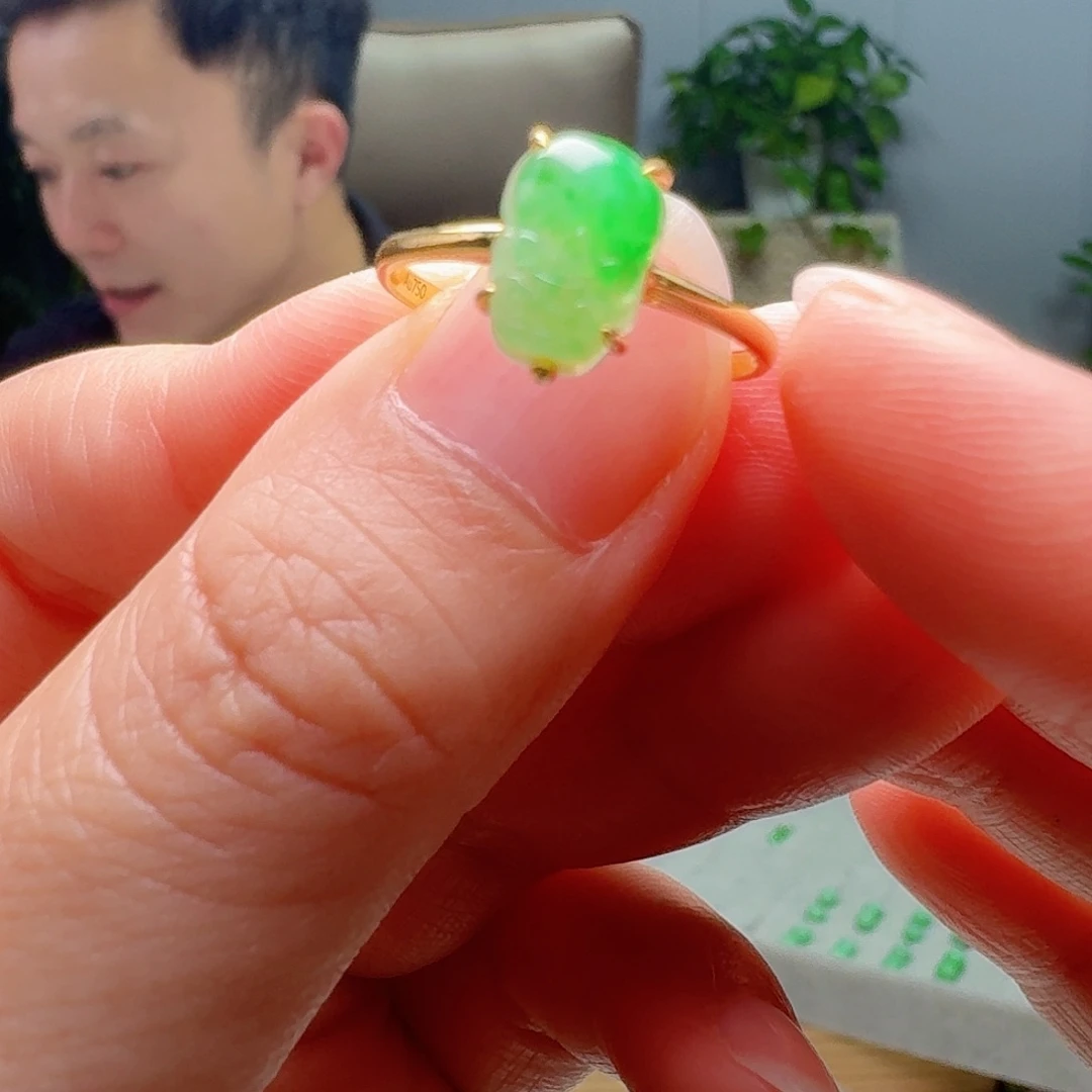 翡翠18K金镶嵌戒指天然