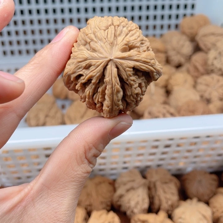 小***精文玩核桃吊坠南疆