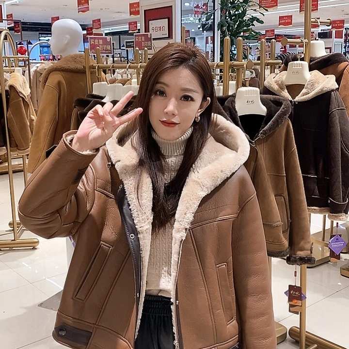 初晓皮草外套搭配