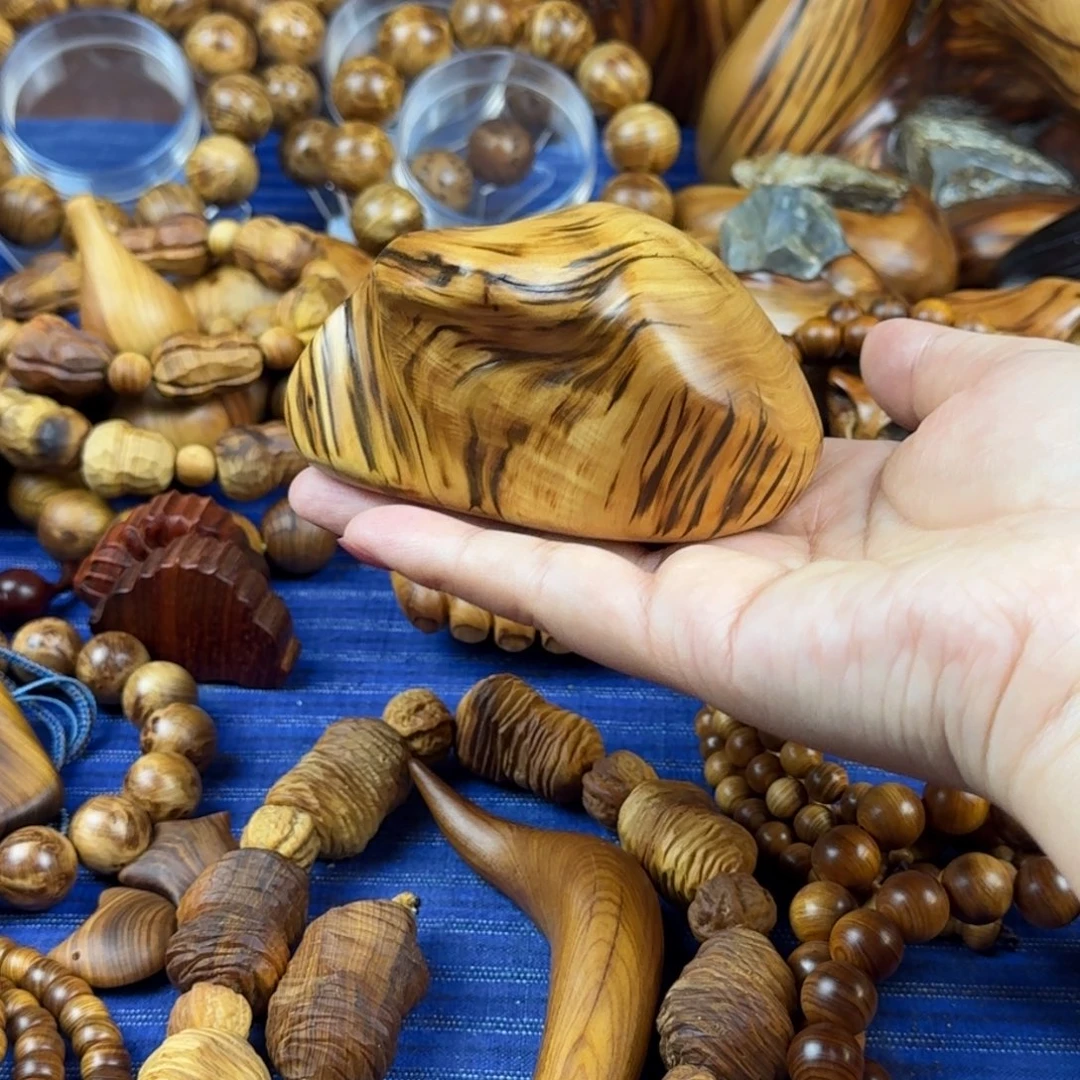 渔***李柏木（崖柏）北太行崖柏陈化高崖手把件