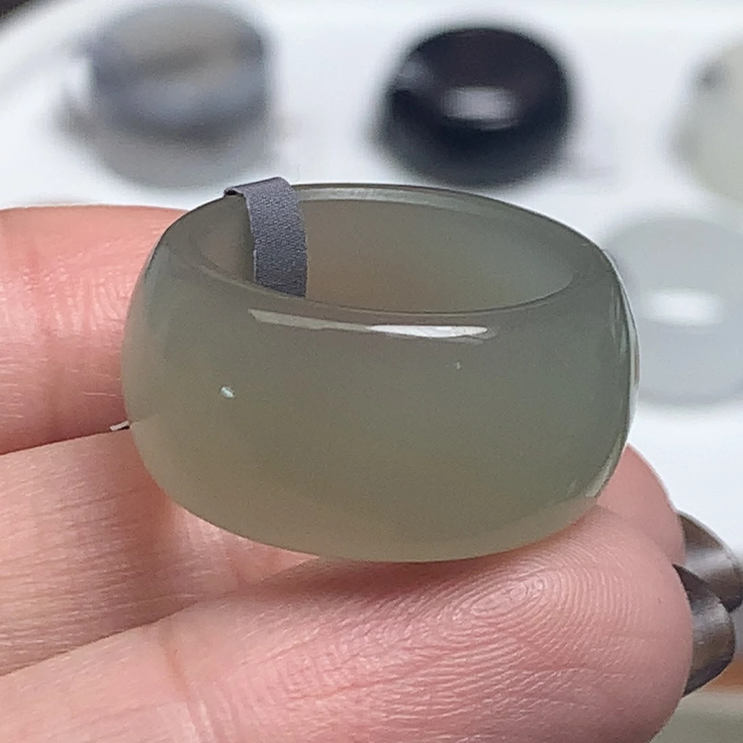 未镶嵌戒指和田玉