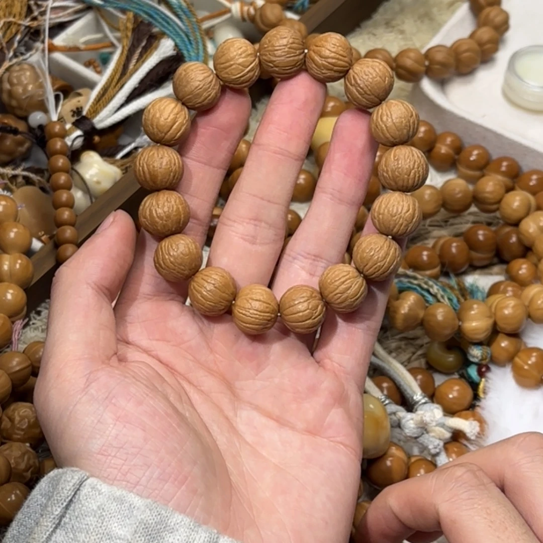 吊坠猴头核桃凤羽