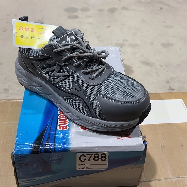 编码788号。40码防砸防刺劳保鞋。