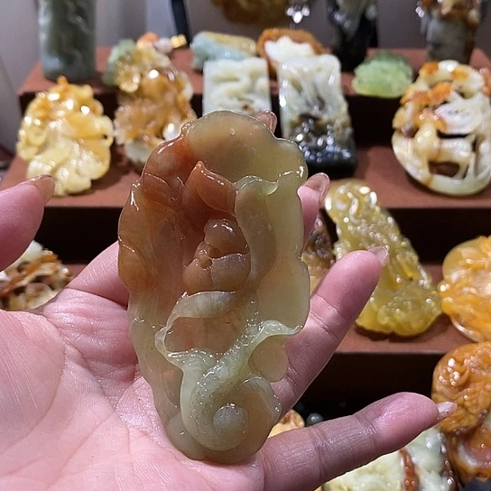 蛇纹石玉未镶嵌颈饰