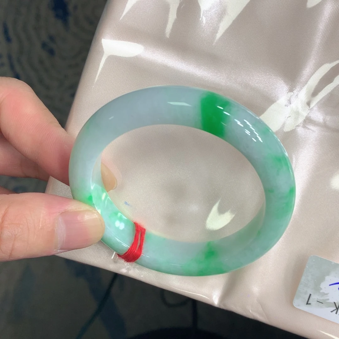 翡翠手镯未镶嵌翡翠