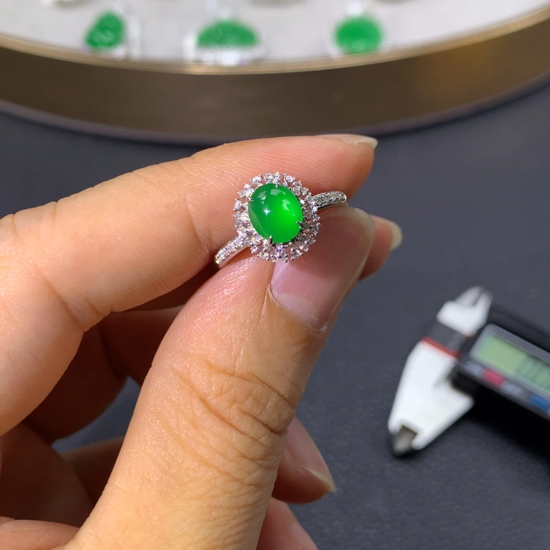 翡翠戒指18K金镶嵌翡翠