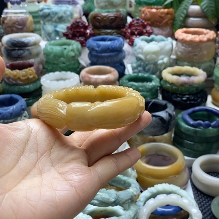 爱***儿石英质玉未镶嵌手镯