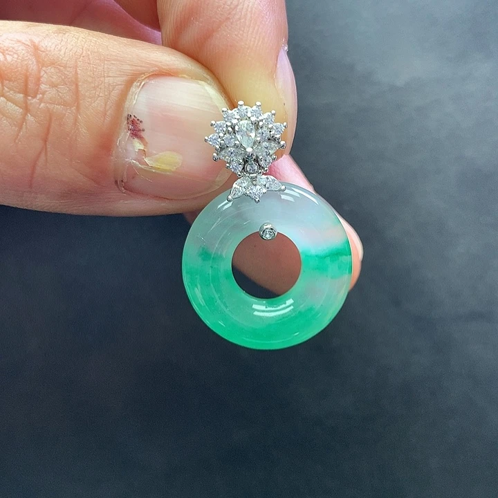 石英质玉未镶嵌颈饰