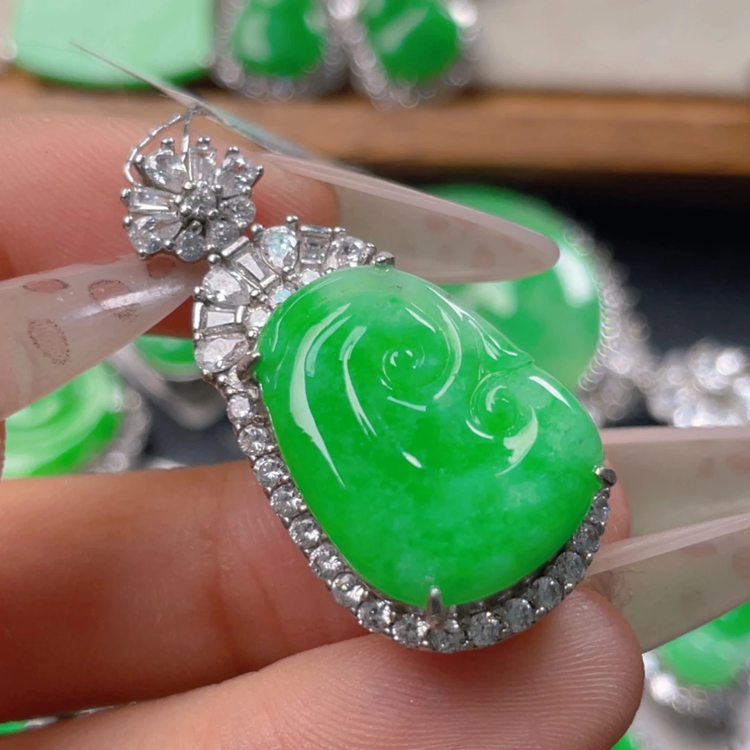 翡翠挂件银S925镶嵌石***?翡翠