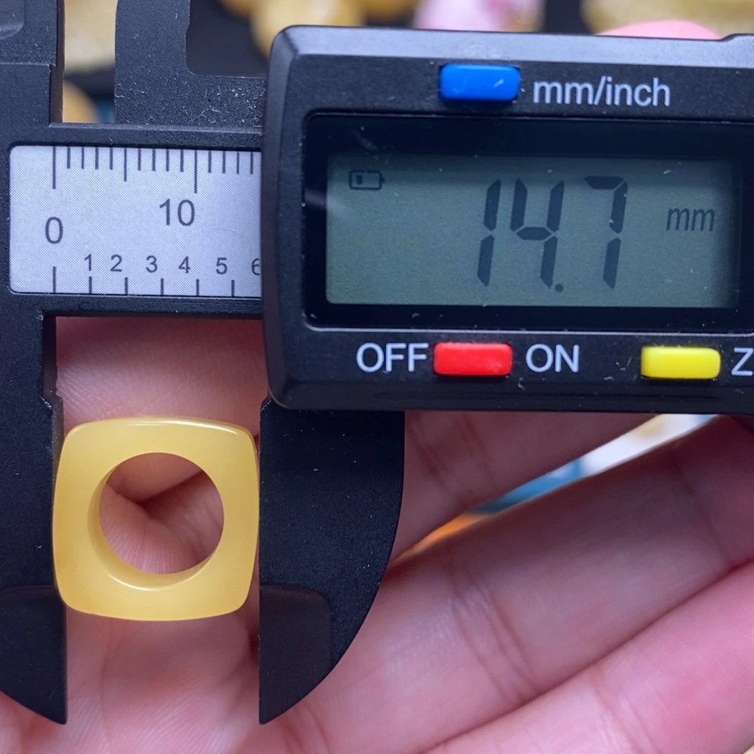 蜜蜡未镶嵌珠宝奇石