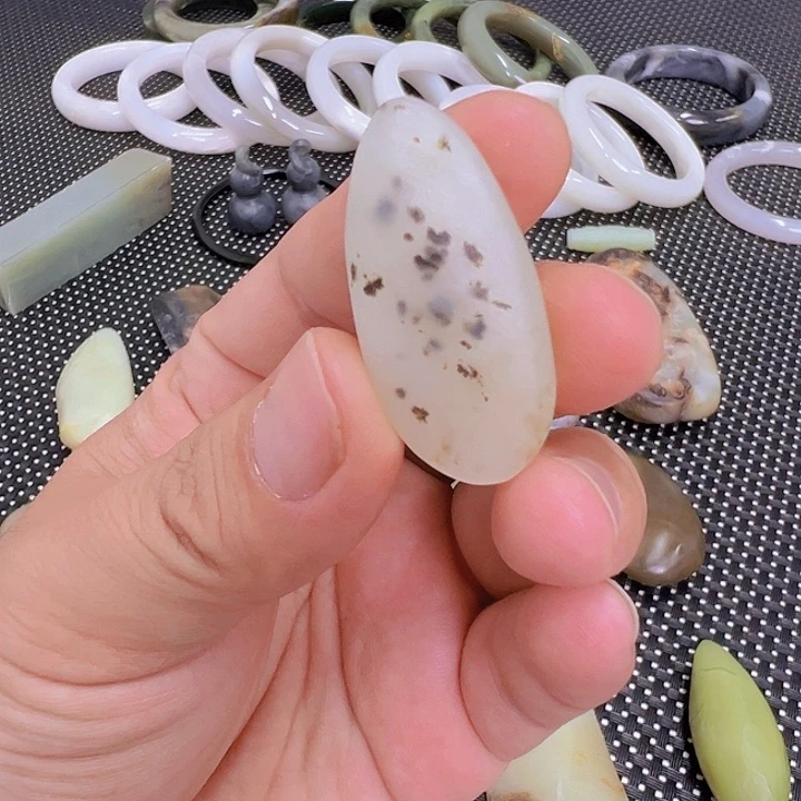 和田玉未镶嵌珠宝半成品