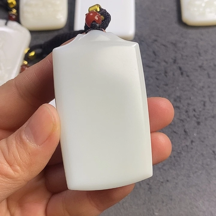 强***少和田玉未镶嵌颈饰