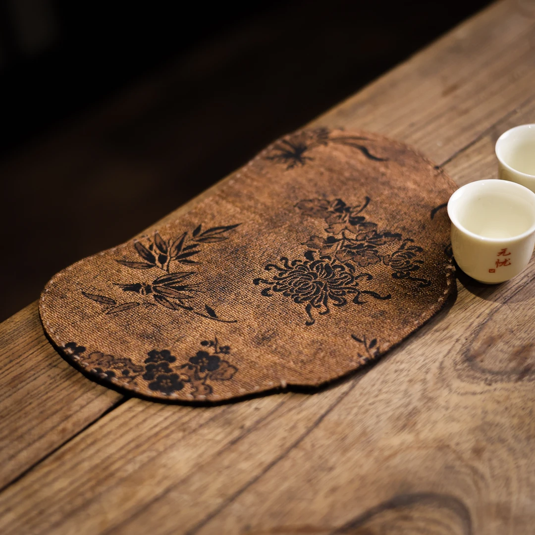 【悦生活】 <梅兰竹菊>小茶碗缝边香云纱壶垫21*14（慢蓝S0725）