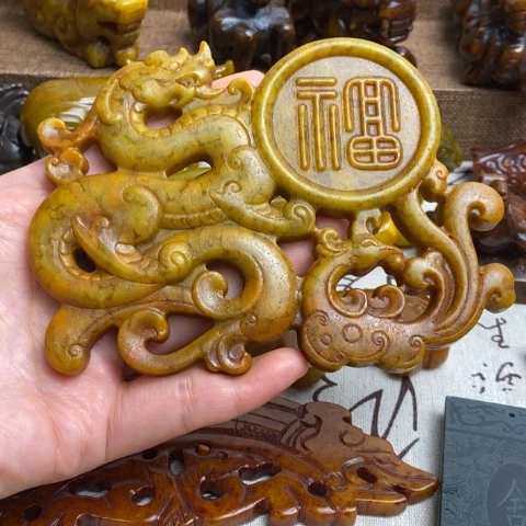 蛇纹石玉未镶嵌颈饰