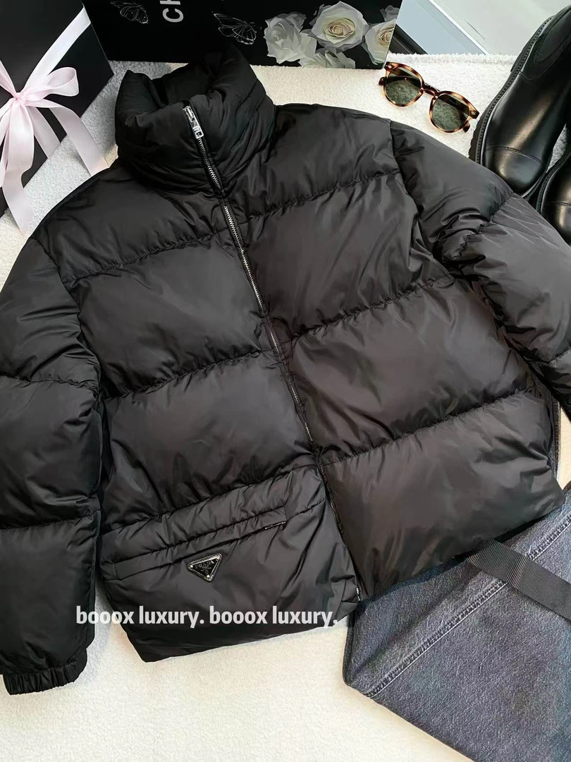 95新 Prada/普拉达 zz514 再生锦纶 黑色三角标羽绒服 38码