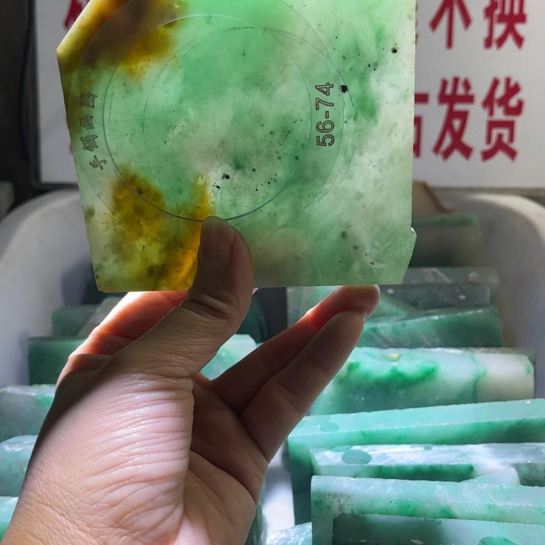 灵***玲定制石英质玉（非洲翠）