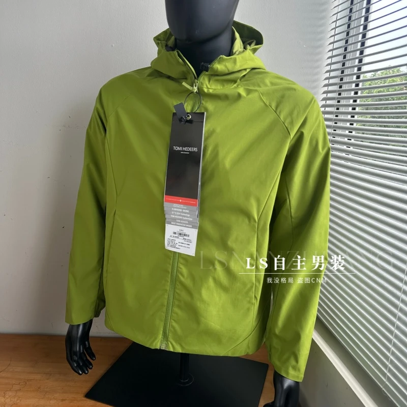 白捡一样~工厂清货！茑系平替男士户外防风雨百搭软壳连帽冲锋衣