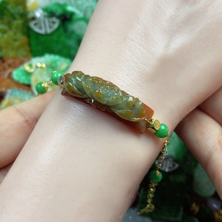 翡翠未镶嵌吊坠(赠链)