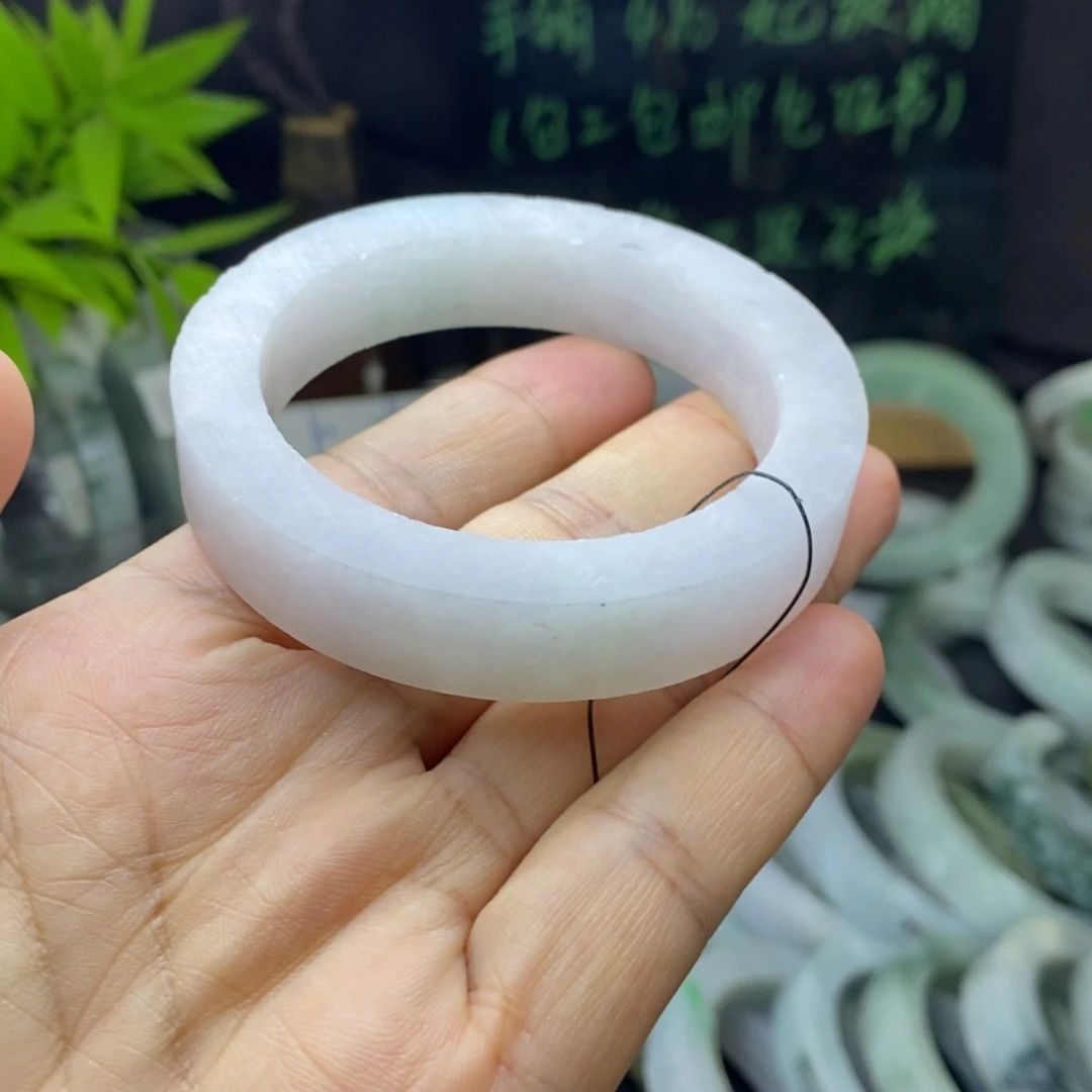 未镶嵌手镯定制翡翠