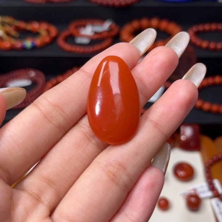 南红玛瑙未镶嵌颈饰樱桃红吊坠