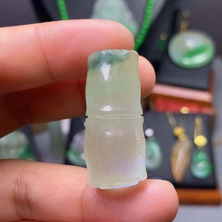 吊坠(赠链)未镶嵌翡翠