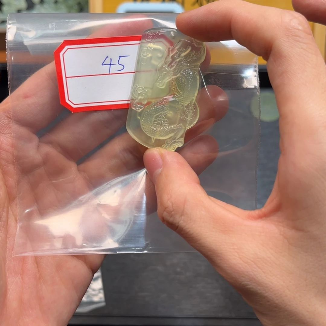 蛇纹石玉颈饰合金又*?