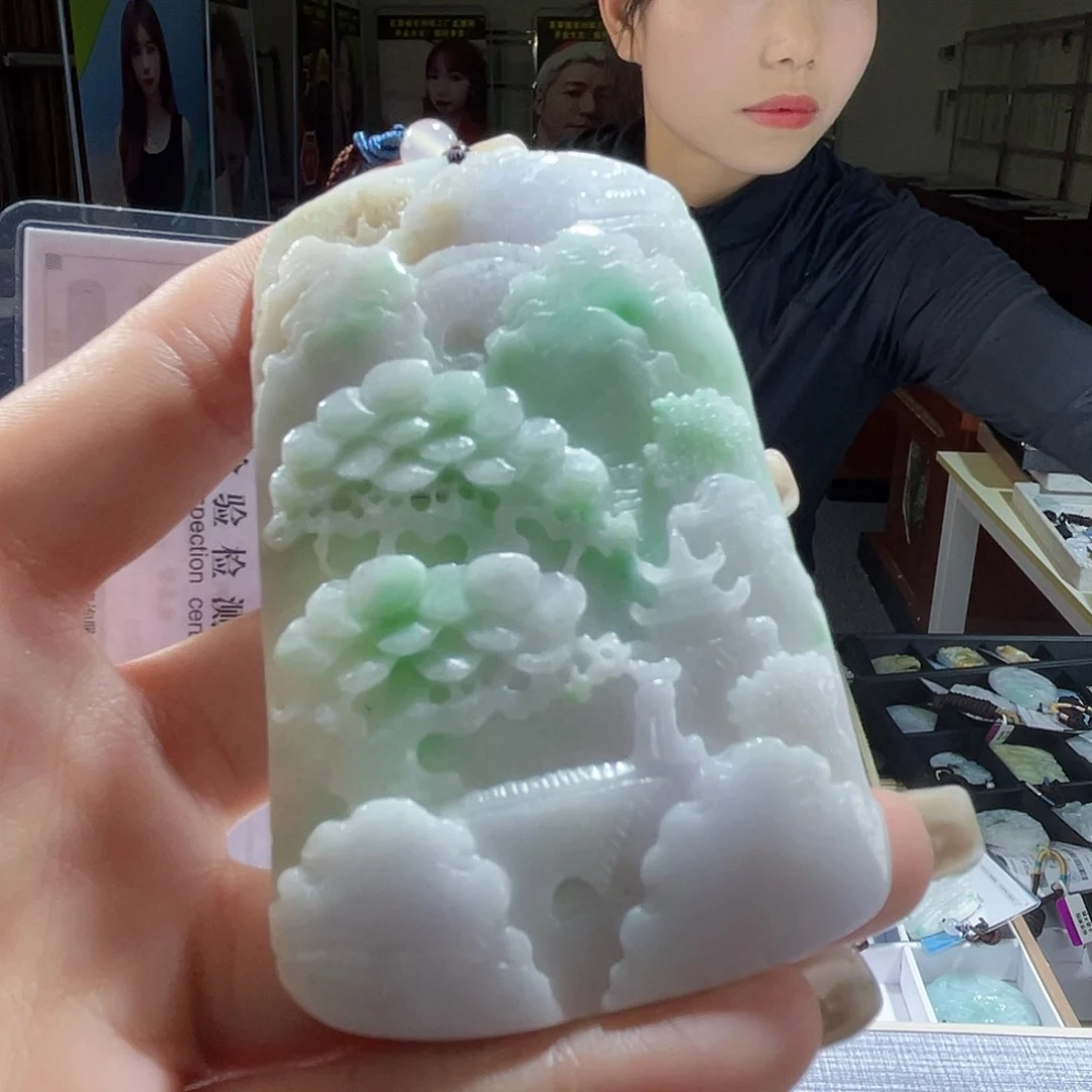 翡翠未镶嵌颈饰一