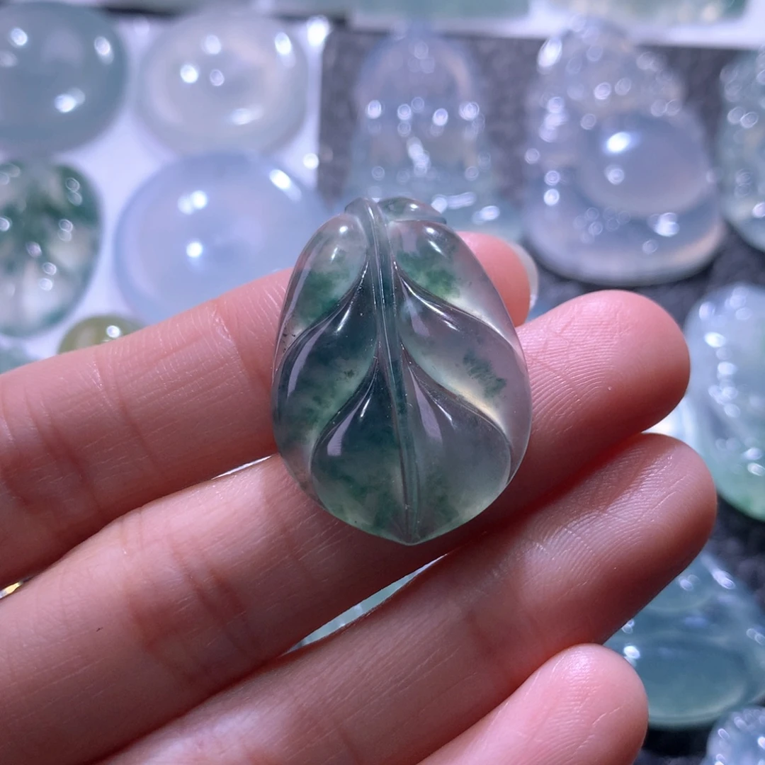 翡翠未镶嵌颈饰叶子