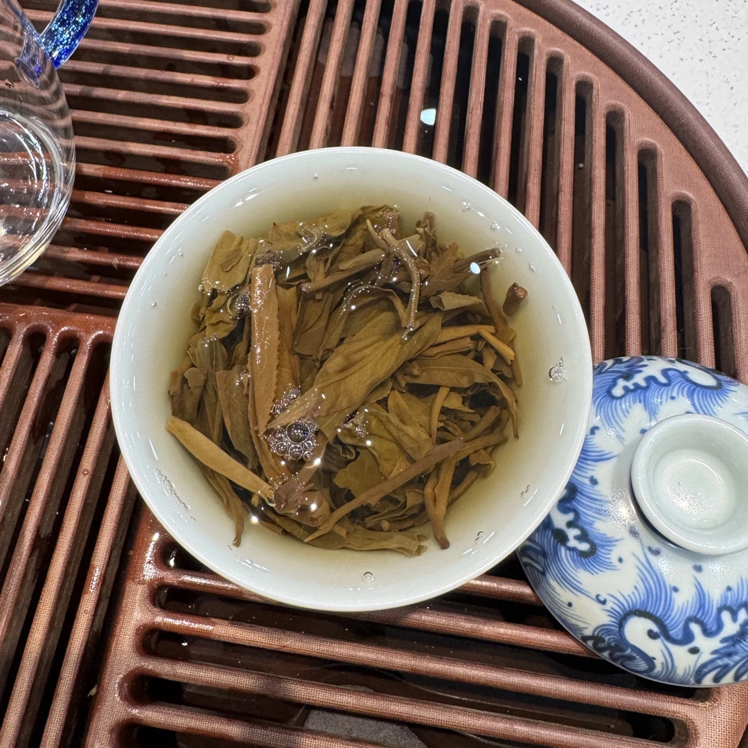 25冰岛条普洱茶生茶1
