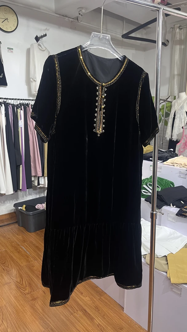 GZ5113真丝桑蚕丝丝绒珠片圆领连衣裙