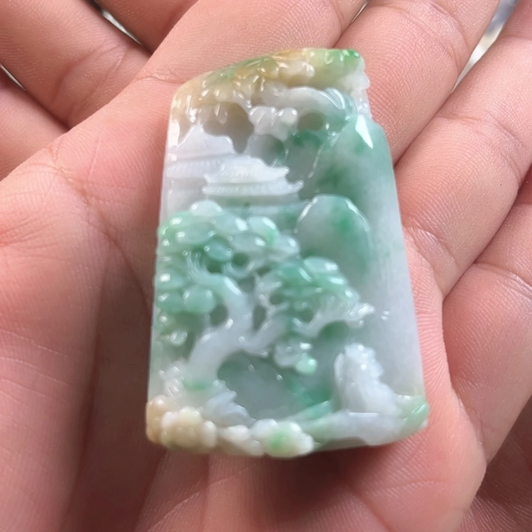 翡翠未镶嵌颈饰山水